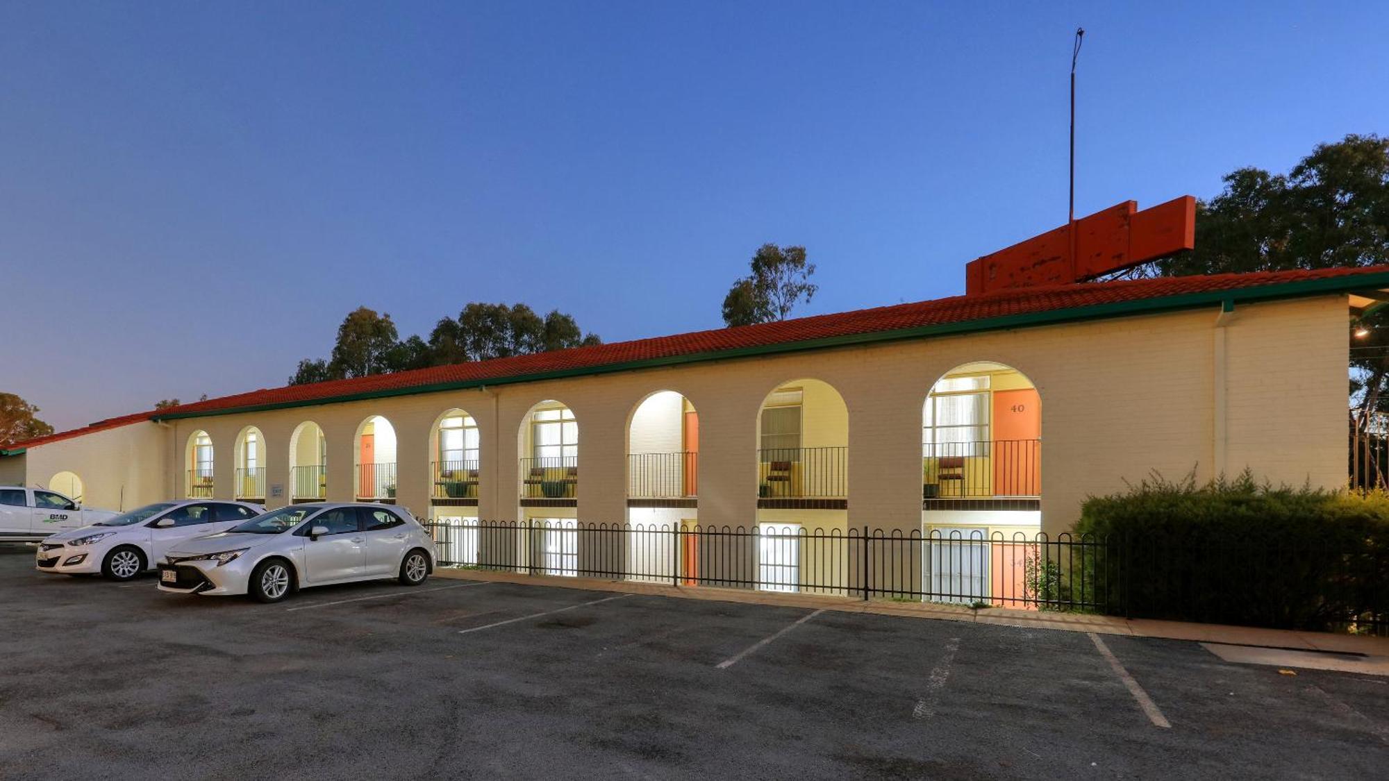 Bishops Lodge Narrandera Buitenkant foto