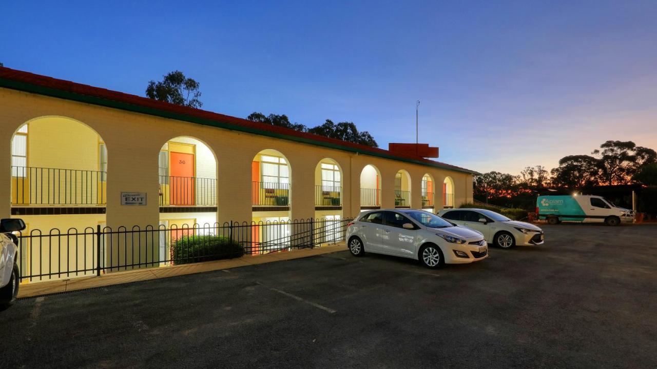 Bishops Lodge Narrandera Buitenkant foto
