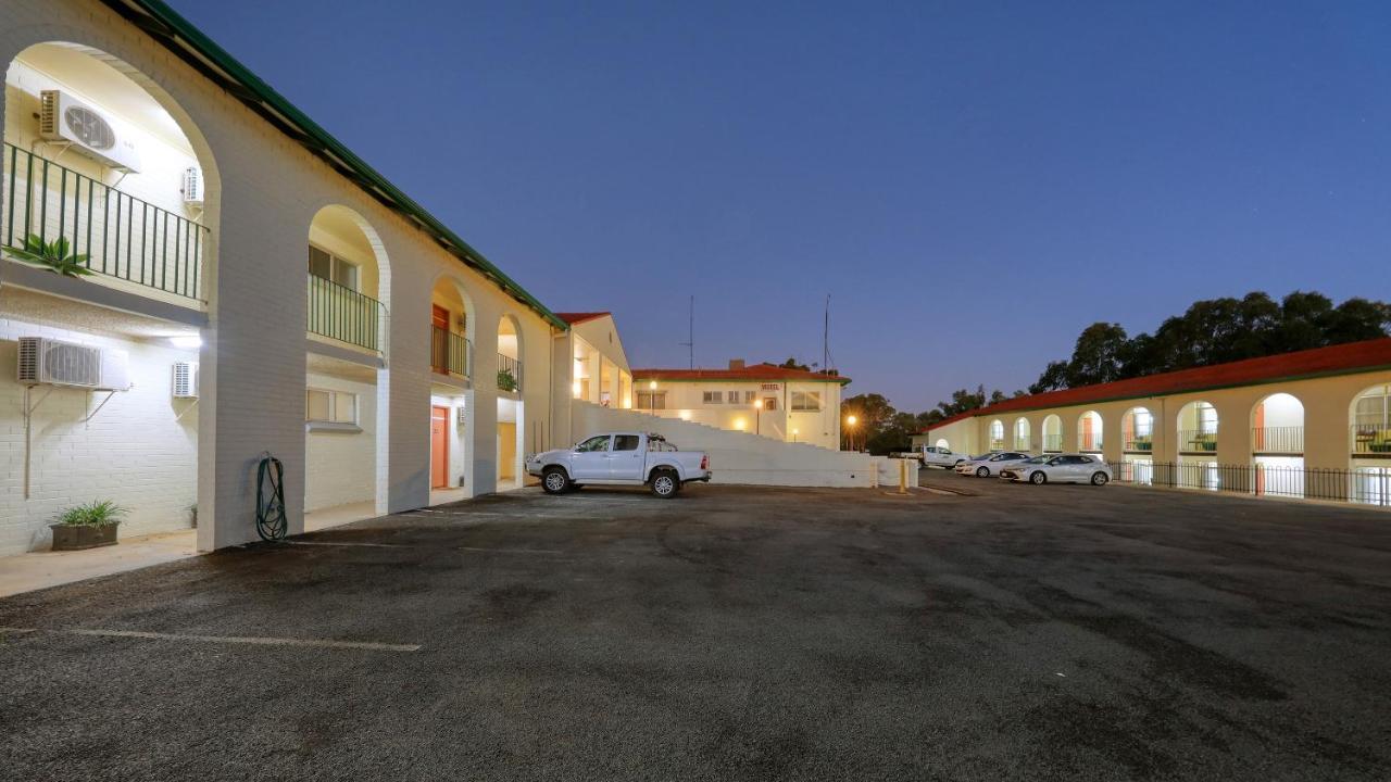 Bishops Lodge Narrandera Buitenkant foto
