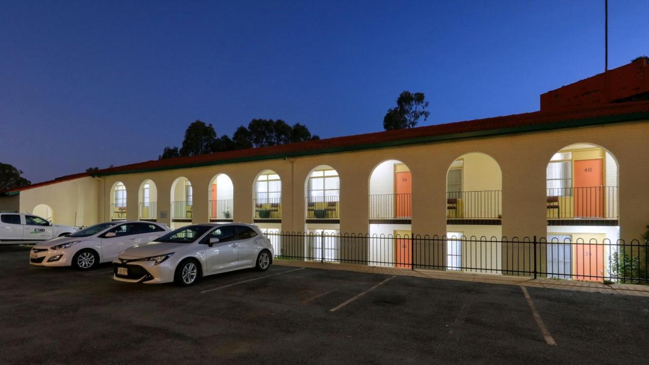 Bishops Lodge Narrandera Buitenkant foto